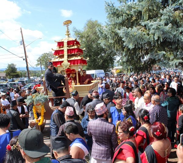 कोलोराडोमा पहिलोपल्ट कुमारीको रथ तान्दै भब्यरूपमा मनाइयो इन्द्रजात्रा (फोटो फिचरसहित)